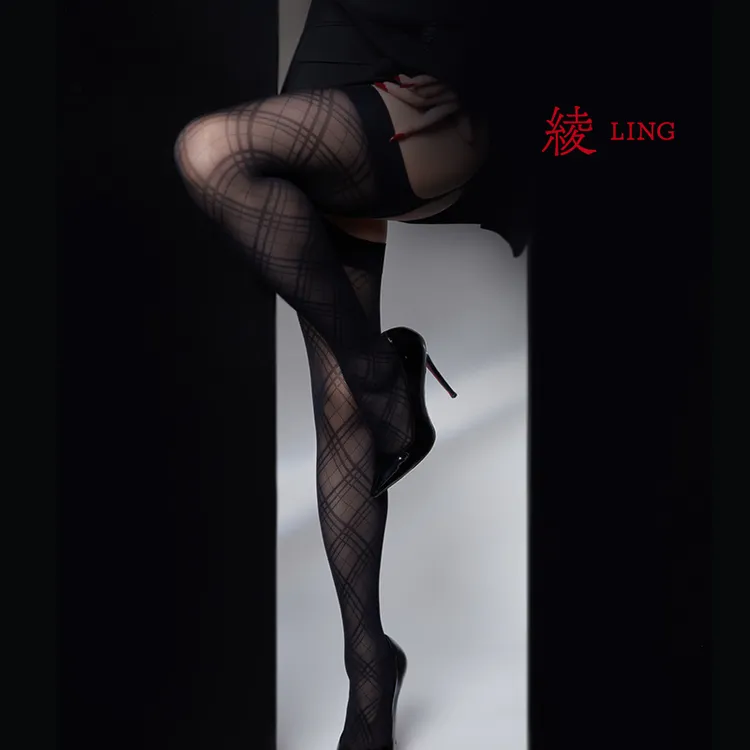 Ling Touch绫「格」10D菱格摩登时尚线条性感穿搭一体吊带袜