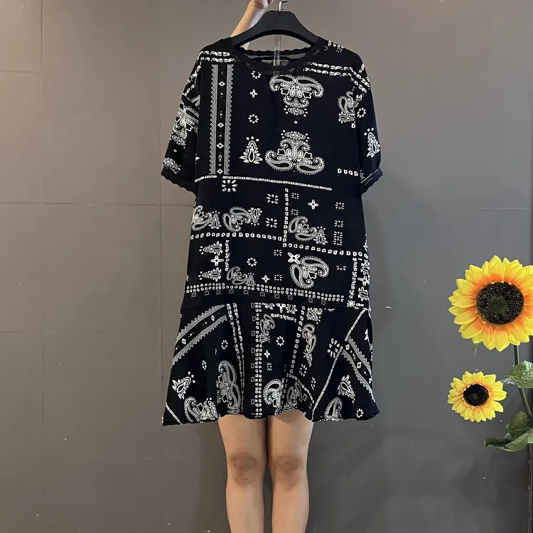 新款大码女装小众设计感圆领蕾丝美背荷叶边宽松显瘦波点连衣裙