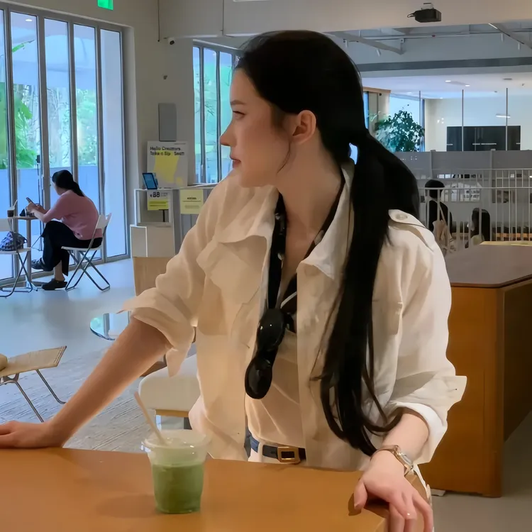 白色翻领衬衫女外套+ 正肩辣妹上衣+紧身小脚铅笔裤长裤BB50438