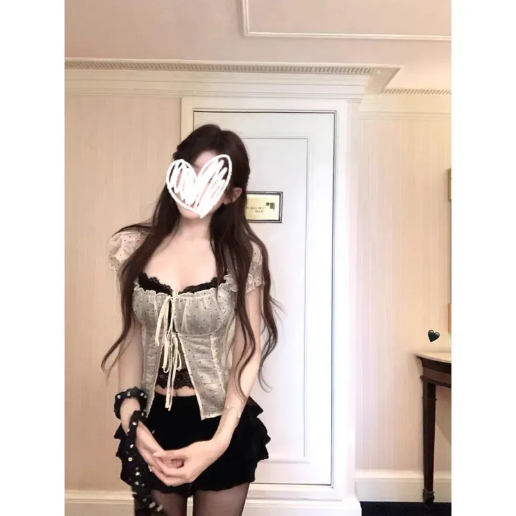 波点泡泡袖系带小衫+挂脖系带蕾丝吊带+百搭黑色半裙三件套21812#