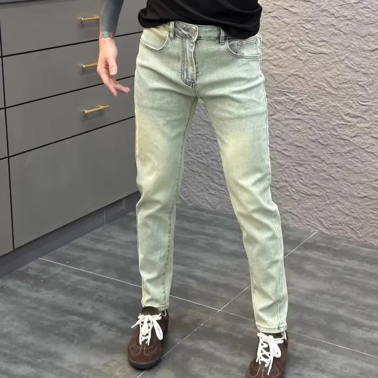 设计款口袋刺绣牛仔裤男士修身小直筒春夏新款潮流复古做旧小脚裤
