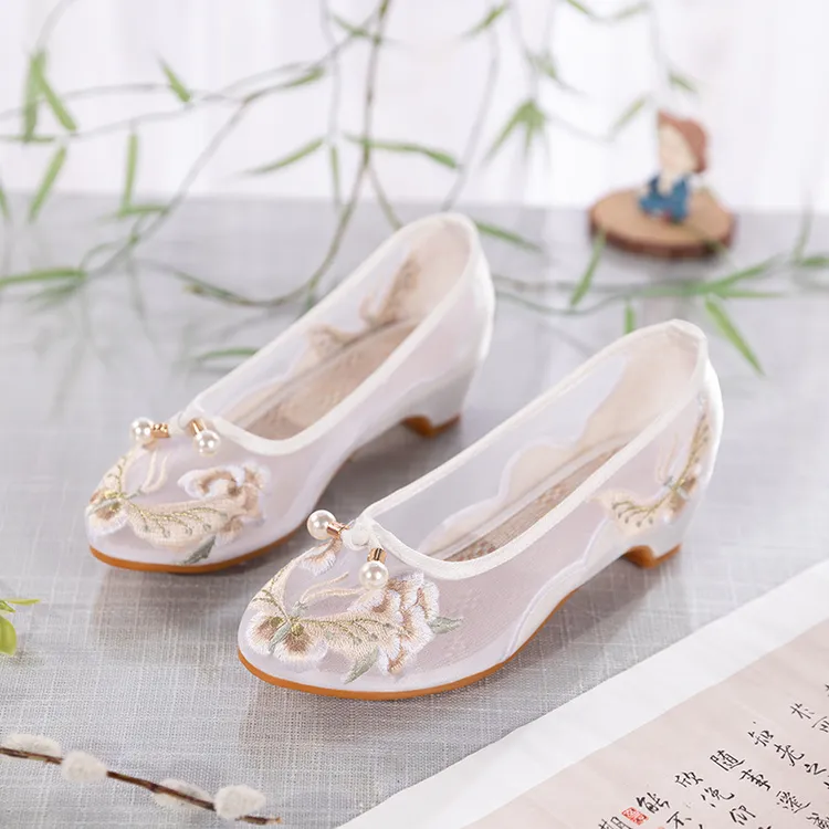 歌祈2025夏季新款尖头盘扣旗袍鞋女粗跟透气网纱凉鞋中国风绣花鞋