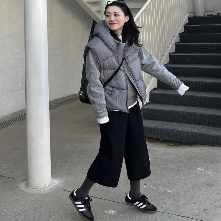 连帽羽绒马甲女2025新款秋冬白鸭绒欧货马夹背心坎肩外套轻薄外穿