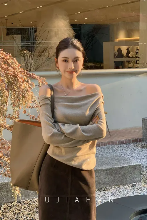 YUJIAHAN「星钻夜曲」一字肩针织衫女亮钻修身显瘦长袖毛衣露肩上衣