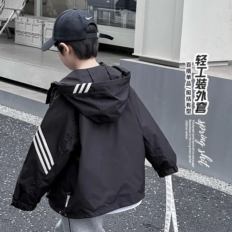 儿童装男童秋装工装外套2025新款洋气款冲锋衣中大童秋季男孩痞帅