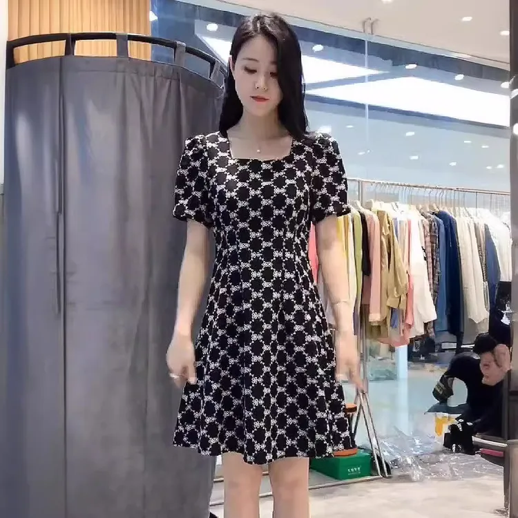 2025夏季新款法式泡泡袖方领减龄连衣裙女收腰显瘦网纱拼接a字裙