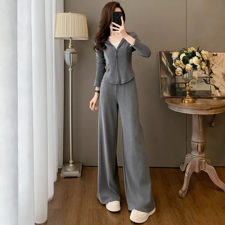 韩系早秋穿搭套装2025新款显瘦减龄超火运动休闲卫衣卫裤两件套女