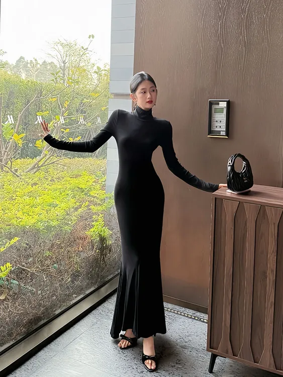 秋季新款高领打底步步生莲修身黑色包臀鱼尾裙女垂感设计感连衣裙