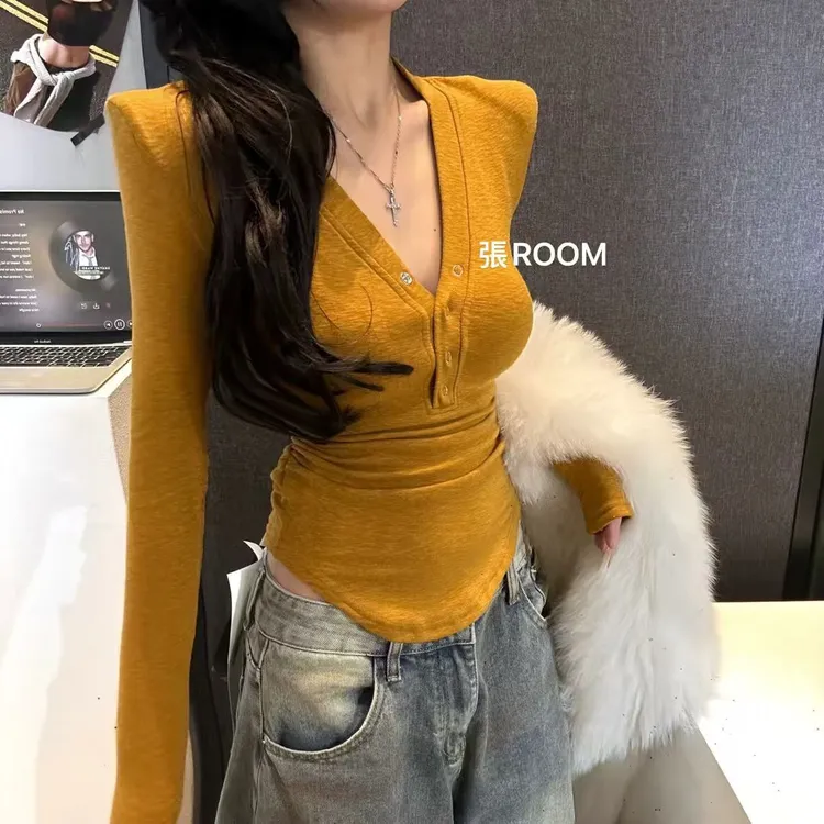 韩系纽扣V领长袖T恤女2025秋冬新款设计感百搭修身显瘦磨毛打底衫