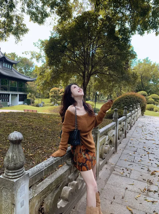 2025秋季新款美拉德一字肩长袖针织衫女碎花半身裙短裙气质两件套