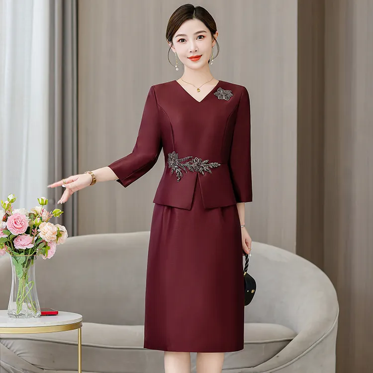 2025新款秋季假两件遮肚子显瘦连衣裙喜妈妈婆婆婚宴服装短款礼服