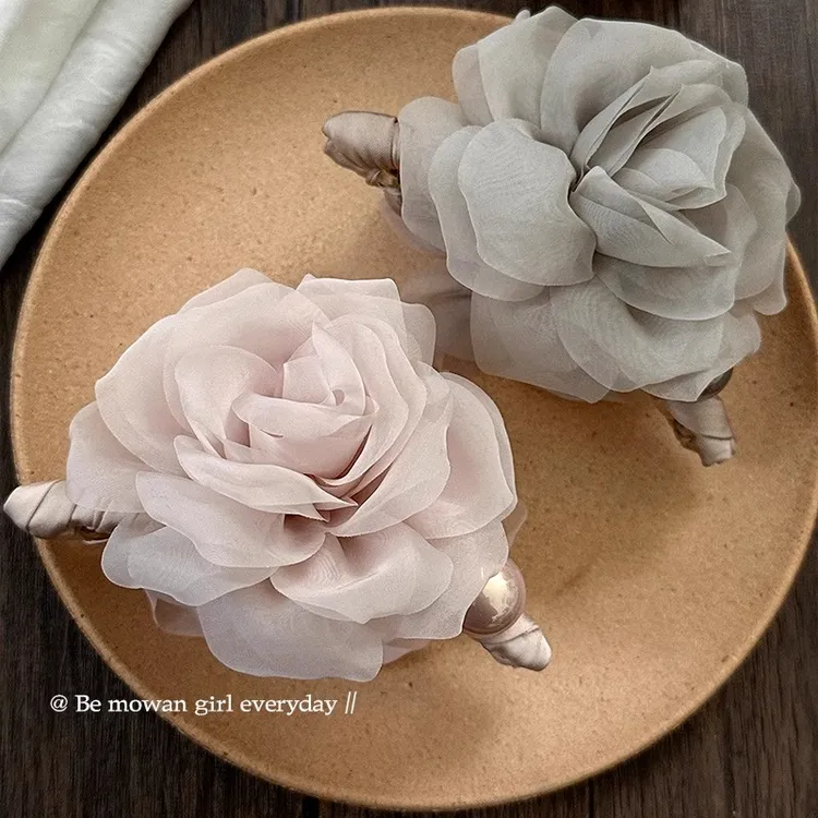 网纱玫瑰花朵珍珠抓夹女高级感2025新款后脑勺盘发鲨鱼夹发夹头饰