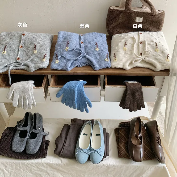 复古软糯立体刺绣花朵毛衣开衫女秋冬韩系宽松奶系系带针织衫上衣