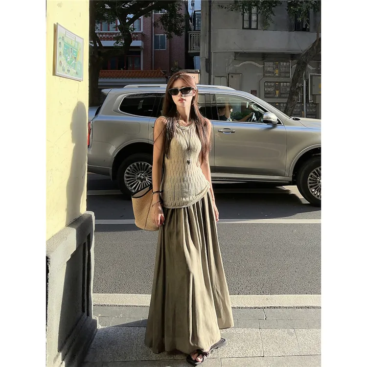 夏日镂空肌理感上衣无袖背心女+宽松垂直休闲半身裙套装    18060