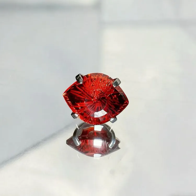 钛合金合成锆石耳饰 F136钛合金渐变圆底天使之眼耳钉耳骨钉