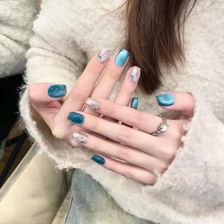 【云晚穿戴甲】蓝色玻璃珠猫眼穿戴甲爆闪显白美甲成品高级手工定制