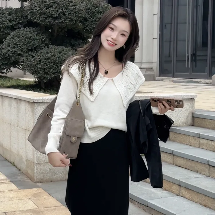 Barbie Siyu【闲庭领韵】5952新款时尚钩花设计感大翻领修身上衣