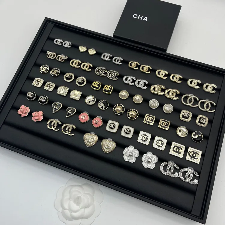 黄铜耳饰 心形百搭气质女黑色做旧小香风高品质双C耳饰黄铜耳钉