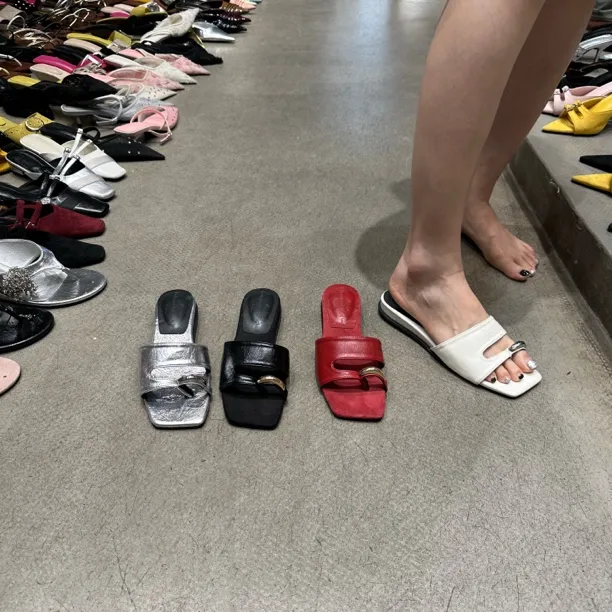 20-1一字带ins风胶粘透气低跟单鞋女鞋沙滩方头粗跟网红