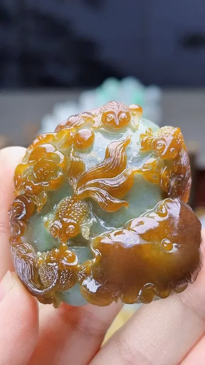 天然缅甸翡翠特色油红翡荷叶鱼吊坠毛货买断需抛光尺寸52-46-13