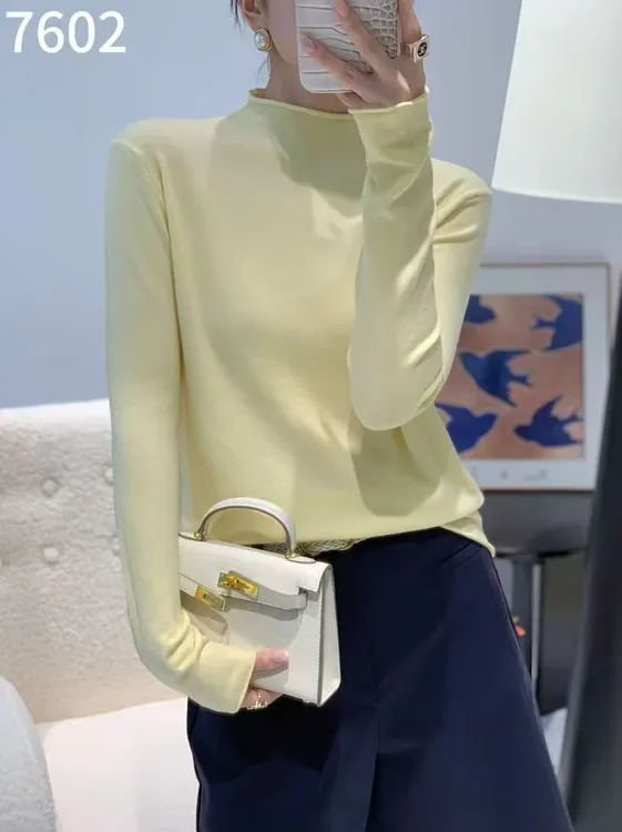 （宠粉福利）韩系秋款时尚百搭洋气修身长袖软糯纯色中领打底衫