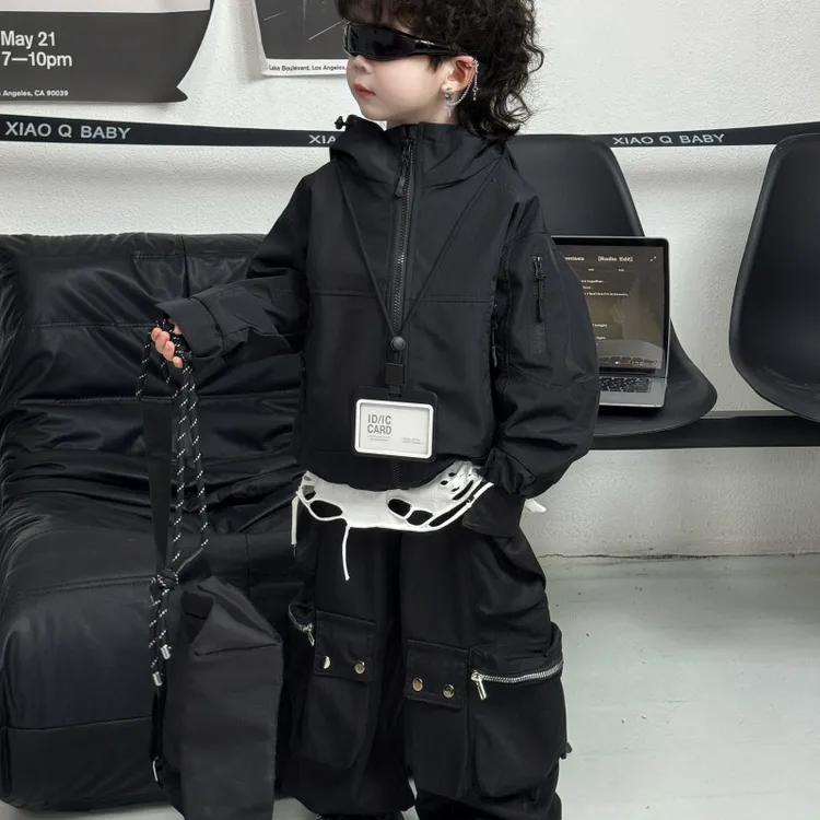 2025秋季韩版儿童休闲连帽时尚男女童外套潮行政版硬壳冲锋衣