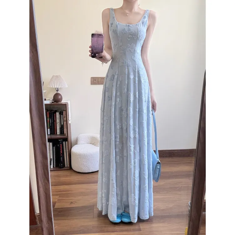 超好看高级不撞款蓝色吊带连衣裙女夏季2025新款独特漂亮掐腰裙子
