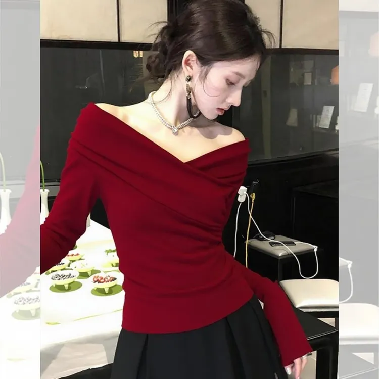 法式甜辣妹红色露肩v领打底衫女内搭洋气长袖t恤绝美上衣秋冬季