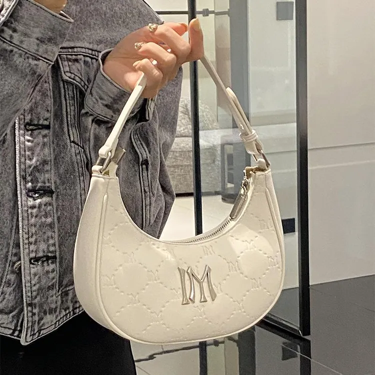 香港品牌2025单肩月牙腋下包法棍包新款潮流感法式小众白色手提新