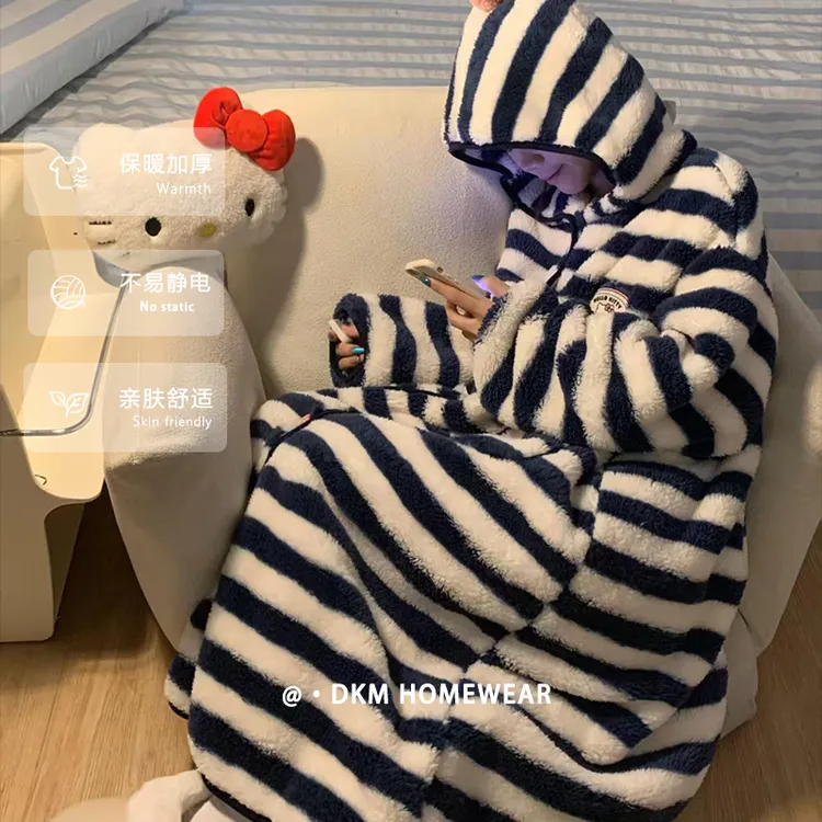 藏青条纹HelloKitty可爱卡通家居服女秋冬新款加厚珊瑚绒连帽睡袍