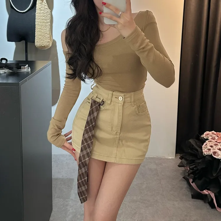卡其色辣妹牛仔短裙女2025秋季新款高腰显瘦防走光a字包臀半身裙