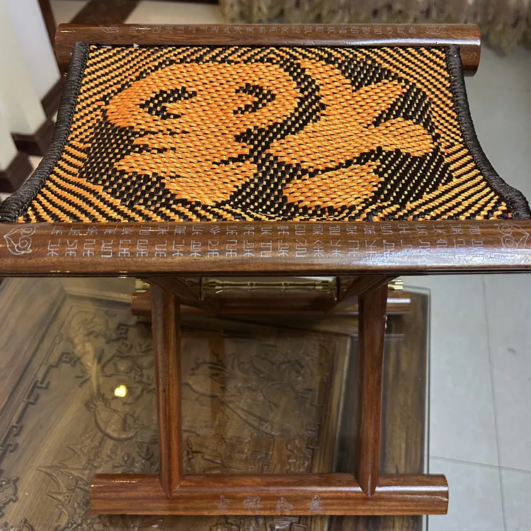 花梨彩面马扎，镶嵌精美祥云铜片，原木打蜡免漆工艺，手感细腻光滑