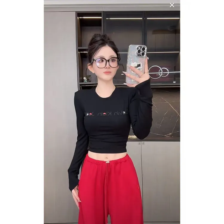 曼曼【恋爱简讯】辣妹风字母印花长袖修身T恤女