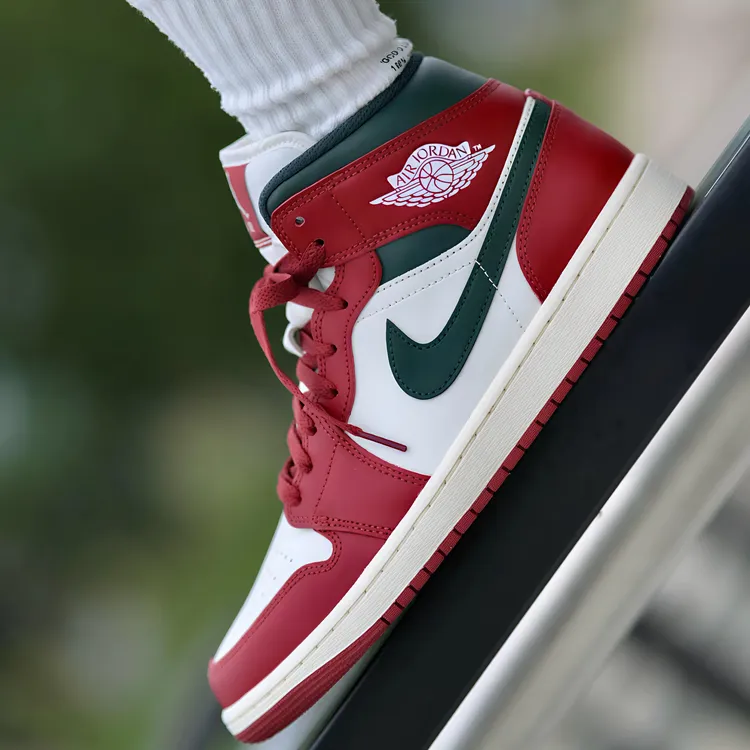 NIKE/耐克AJ1黑红小芝加哥 经典百搭中帮男款复古篮球鞋DQ8426105