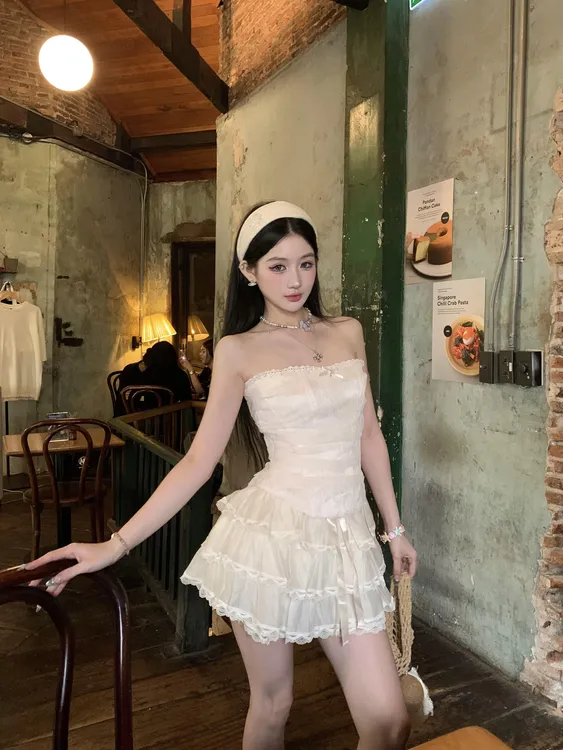 巴黎天鹅湖 纯欲风辣妹性感蕾丝网纱鱼骨抹胸上衣蕾丝绑带蛋糕裙
