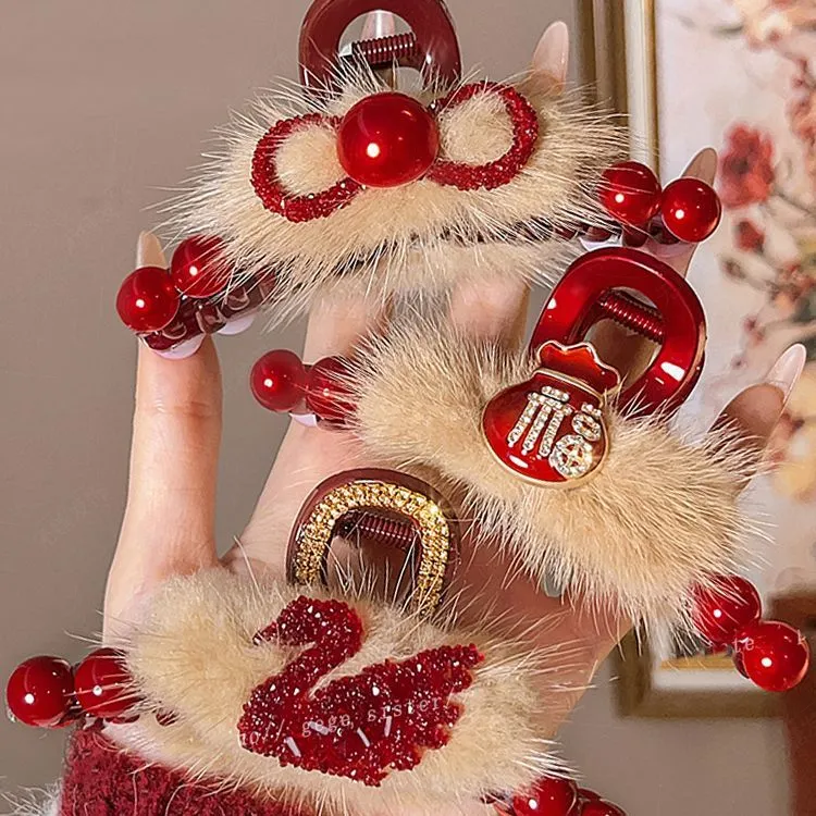 喜庆新年红色毛绒珍珠抓夹女2025年发夹后脑勺盘发鲨鱼夹发卡发饰