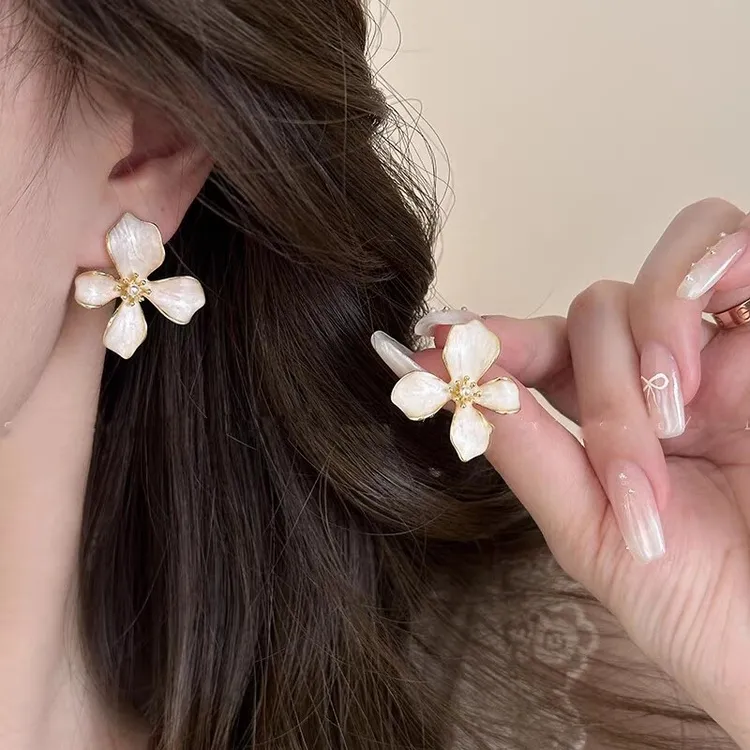 铜合金珐琅耳饰 珍珠花朵耳饰女气质耳钉清新耳环百搭无耳洞耳夹