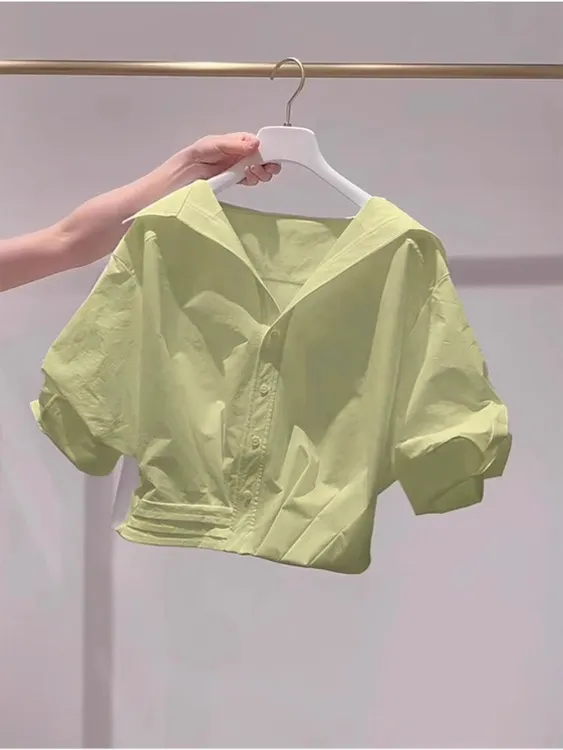 越穿越喜欢~法式绝美短袖女夏新款慵懒风减龄翻领泡泡袖短款衬衫