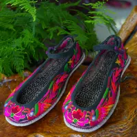 37码彝族老绣女士纯手工绣花鞋