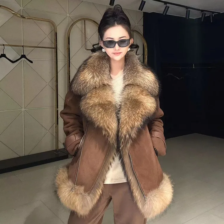 【女王优选】时尚冬季中长款貉子毛设计师羊皮羊毛皮草外套9037