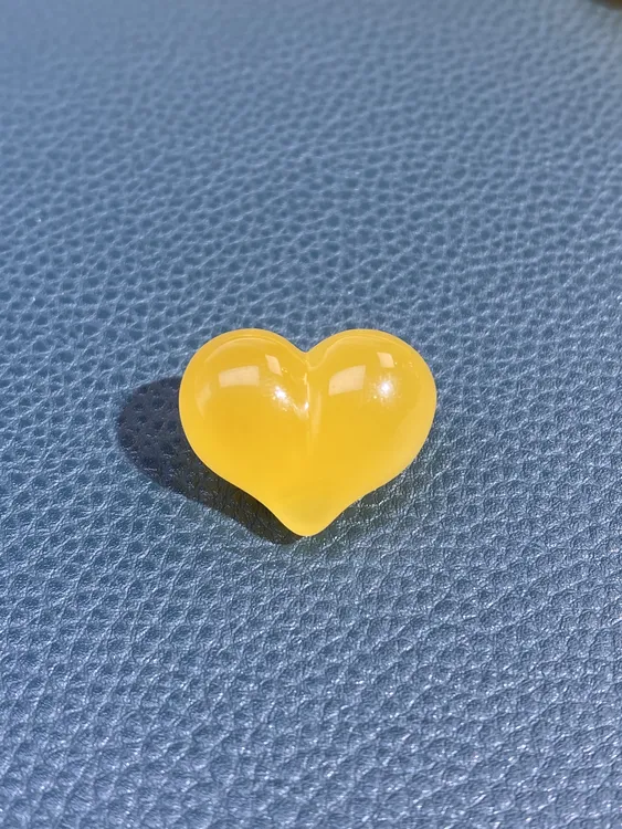 天然蜜蜡俄料屁桃挂件配饰手工完美品质精致流行可挑选任意发一