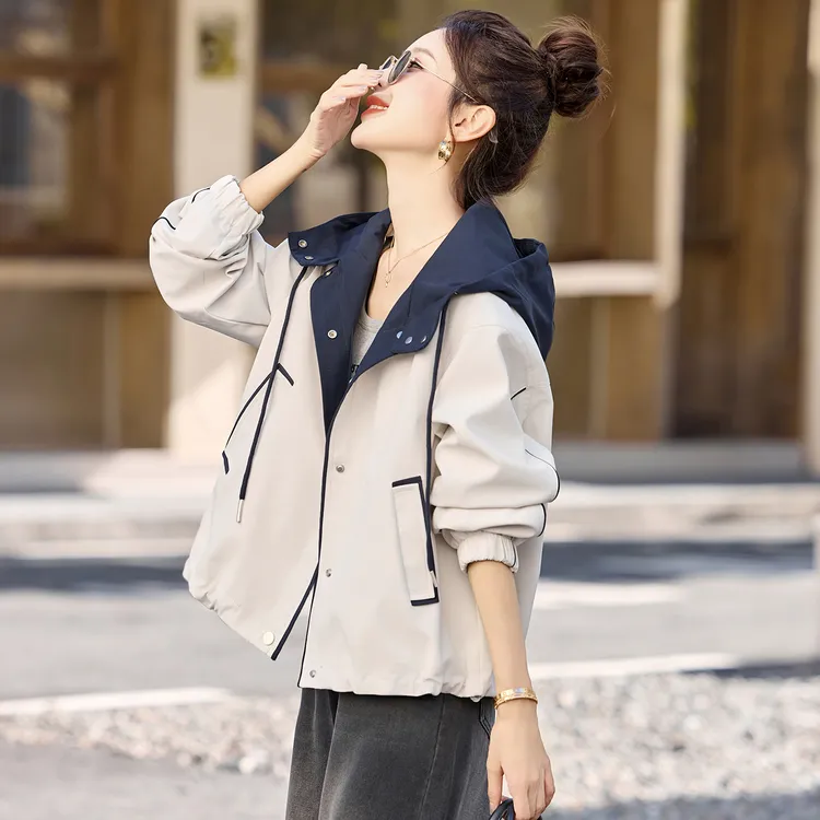 时尚拼色风衣短外套女2025春秋款高级感减龄休闲小个子连帽冲锋衣