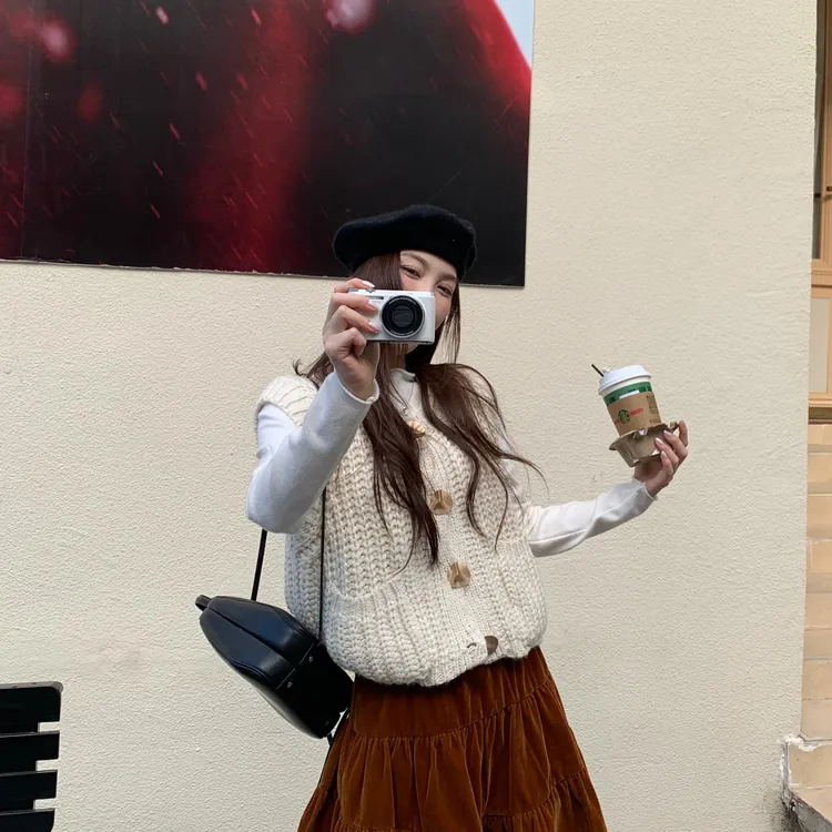 冬日小确幸～韩系复古设计感粗针圆领口袋毛衣马甲ins显瘦时尚慵懒