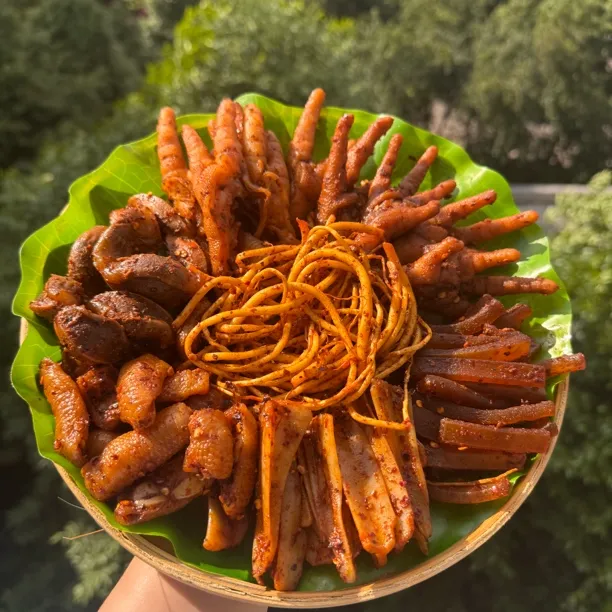 顺丰冷链现做现发混合装鸡爪鸡脚牛皮傣味大杂烩