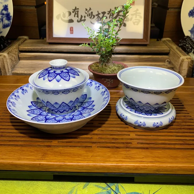 2025新款景德镇并蒂莲盖碗高档陶瓷茶具套装可悬停高温釉下彩