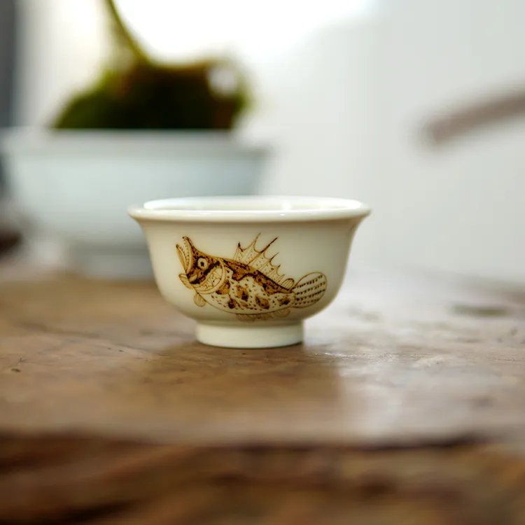 JM022全手工全手绘柴窑釉里金鱼藻压手杯-60毫升