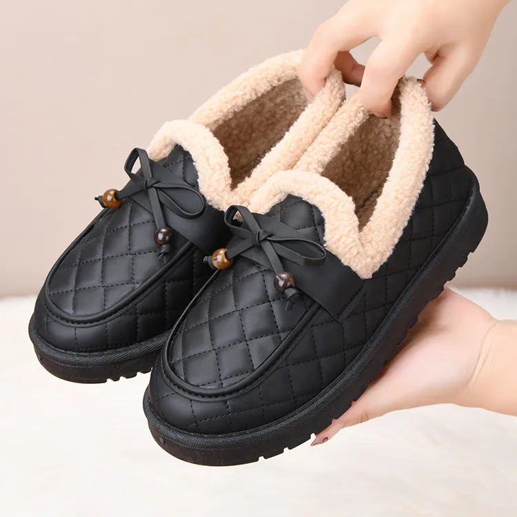 2025冬季保暖女棉鞋加绒厚底皮面防水防滑雪地靴纯色休闲风妈妈鞋