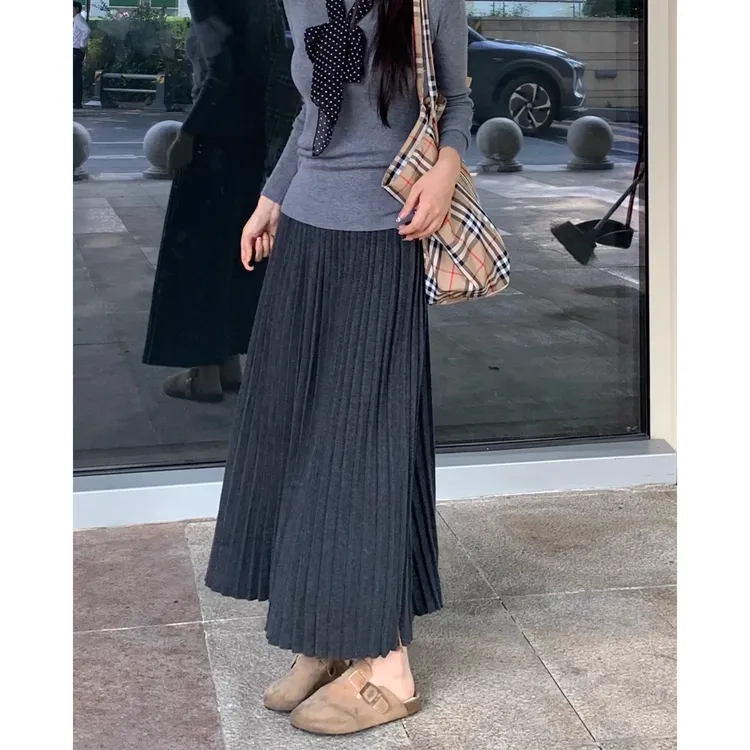 大码miu系百褶半身裙秋冬款灰色裙子梨型身材胖mm显瘦a字针织长裙