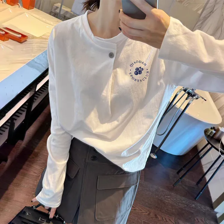 婳娇2025年女装纽扣t恤早秋季正肩显瘦ins设计感爆款长袖打底上衣