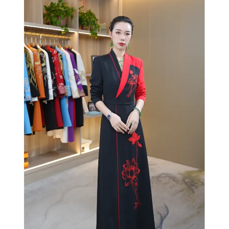 88009-2026春季新款国风荷花刺绣撞色拼接重工设计高端风衣战袍